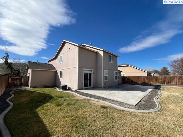 5206 Spirea Dr, West Richland, WA 99352