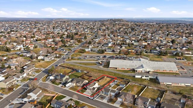 5206 Spirea Dr, West Richland, WA 99352