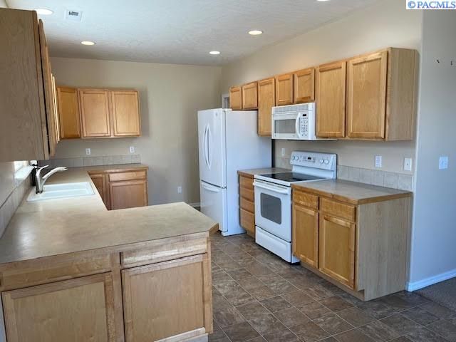 5206 Spirea Dr, West Richland, WA 99352