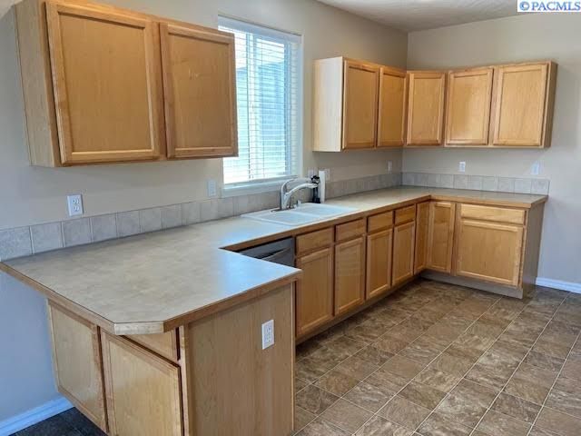 5206 Spirea Dr, West Richland, WA 99352