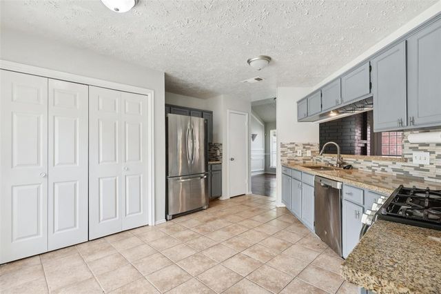 2006 Wildwood Ridge Drive, Missouri City, TX 77489