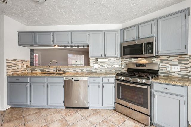 2006 Wildwood Ridge Drive, Missouri City, TX 77489