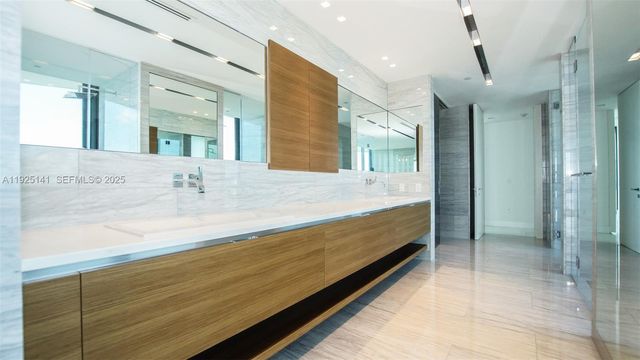 19575 COLLINS AV 19, Sunny Isles Beach, FL 33160