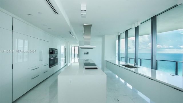 19575 COLLINS AV 19, Sunny Isles Beach, FL 33160