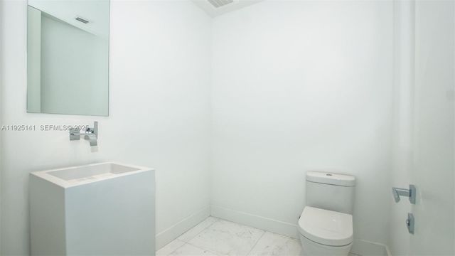 19575 COLLINS AV 19, Sunny Isles Beach, FL 33160