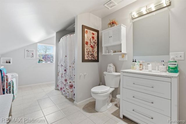 2428 Fisher Road, Howell, MI 48855