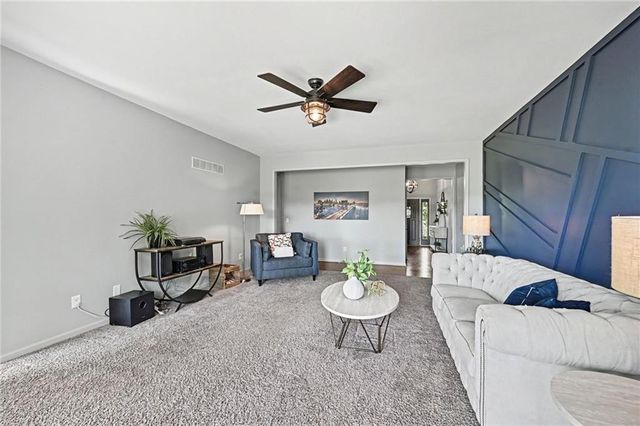 4204 SE Wingate Circle, Blue Springs, MO 64014
