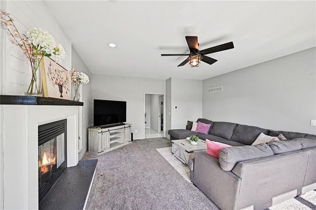 4204 SE Wingate Circle, Blue Springs, MO 64014