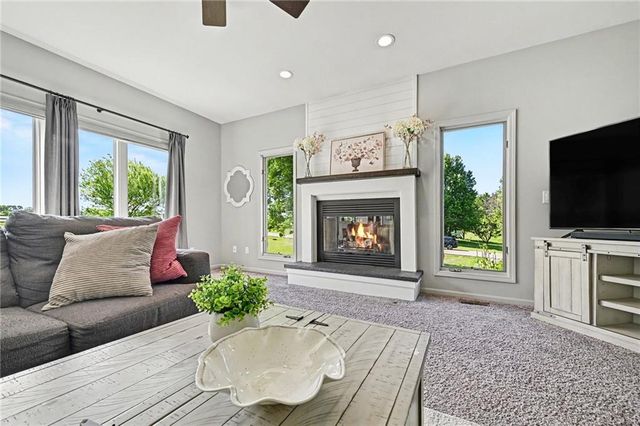 4204 SE Wingate Circle, Blue Springs, MO 64014