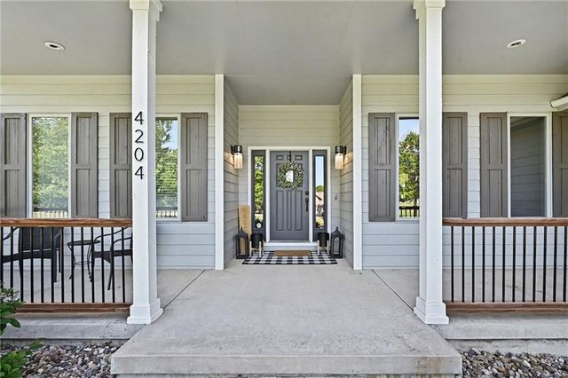 4204 SE Wingate Circle, Blue Springs, MO 64014