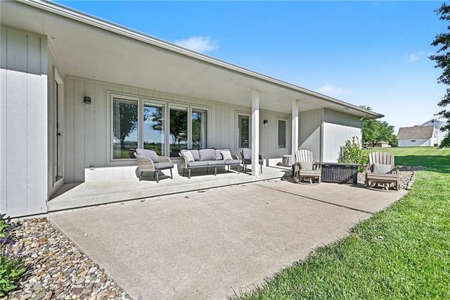 4204 SE Wingate Circle, Blue Springs, MO 64014