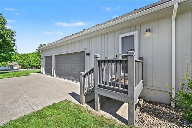 4204 SE Wingate Circle, Blue Springs, MO 64014