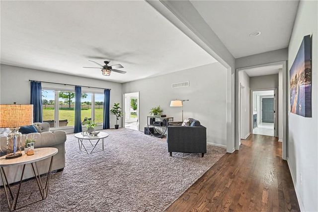 4204 SE Wingate Circle, Blue Springs, MO 64014