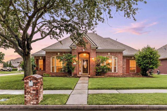 4903 Cedar Cove Drive, Baytown, TX 77521