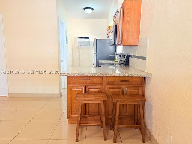 326 NE 6th St 3, Hallandale Beach, FL 33009