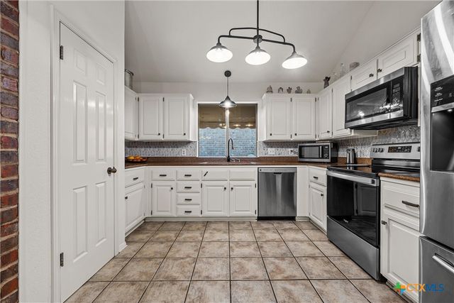 2723 Canyon Oaks Court, Temple, TX 76502