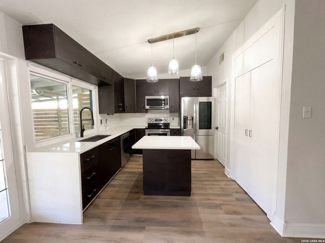 7913 Dry Canyon, Live Oak, TX 78233