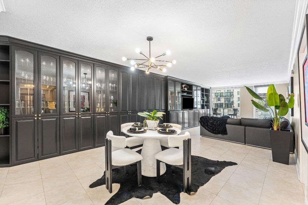 Image 13 of property listing at 3450 S Ocean Boulevard 111, Palm Beach, FL 33480