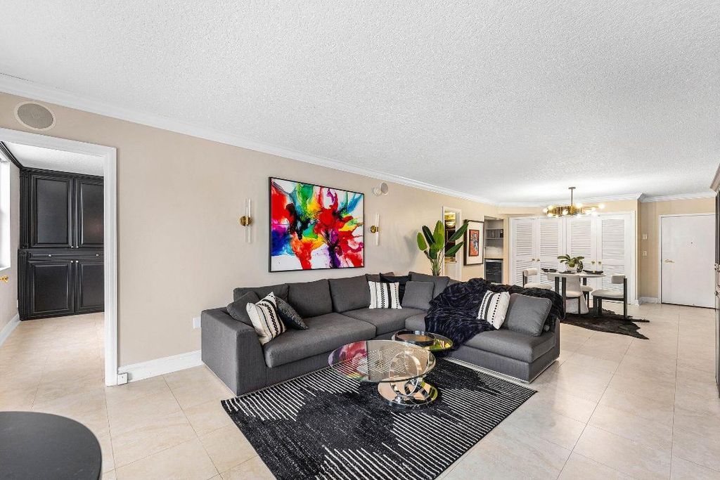 Image 15 of property listing at 3450 S Ocean Boulevard 111, Palm Beach, FL 33480