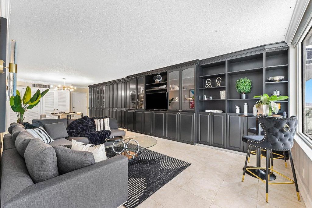 Image 16 of property listing at 3450 S Ocean Boulevard 111, Palm Beach, FL 33480