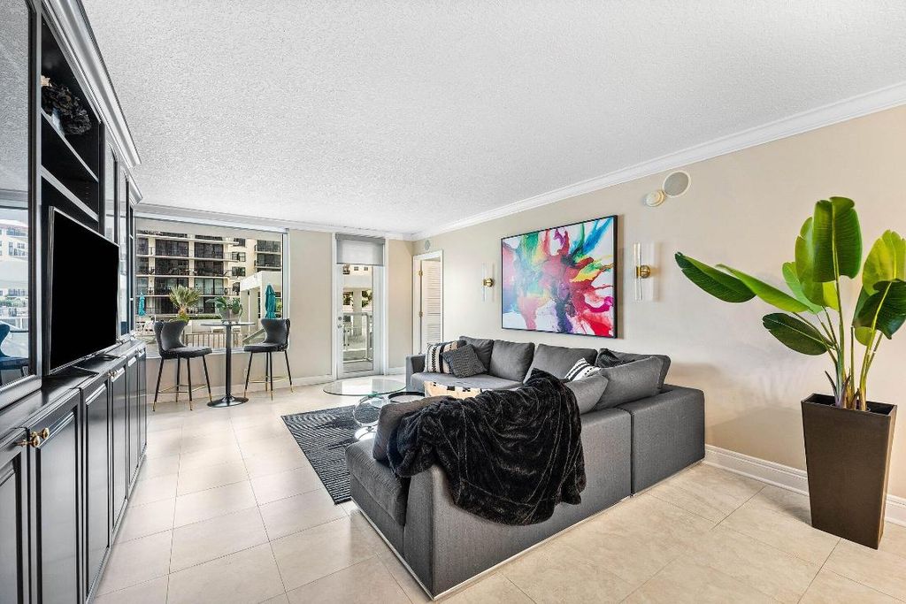 Image 18 of property listing at 3450 S Ocean Boulevard 111, Palm Beach, FL 33480