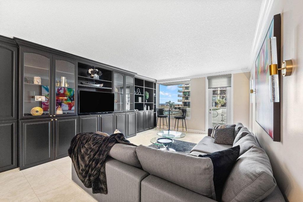 Image 19 of property listing at 3450 S Ocean Boulevard 111, Palm Beach, FL 33480