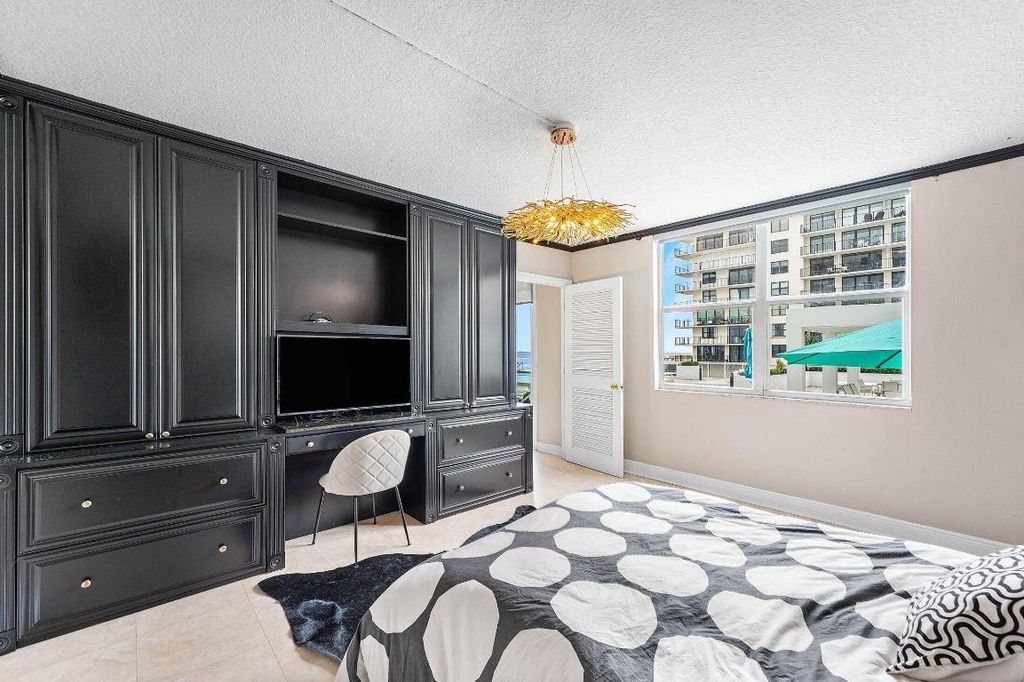 Image 21 of property listing at 3450 S Ocean Boulevard 111, Palm Beach, FL 33480