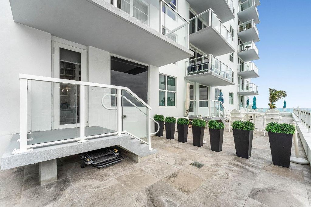 Image 25 of property listing at 3450 S Ocean Boulevard 111, Palm Beach, FL 33480