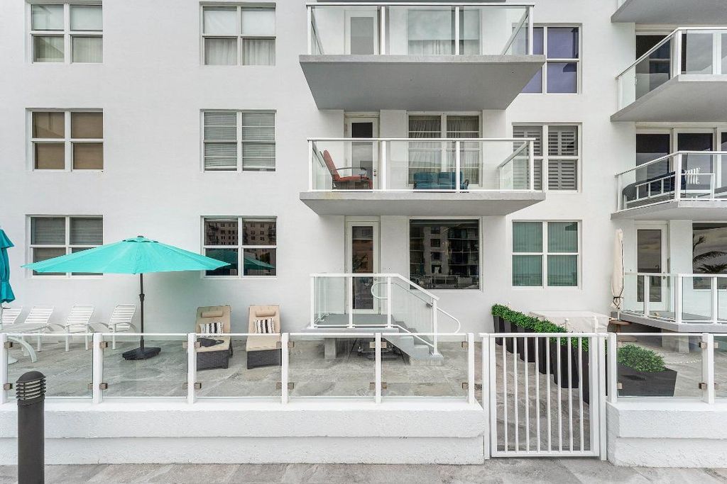 Image 29 of property listing at 3450 S Ocean Boulevard 111, Palm Beach, FL 33480