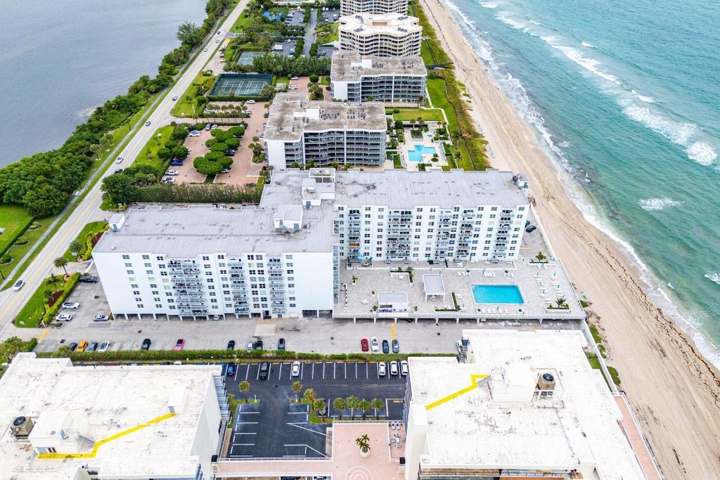 Image 31 of property listing at 3450 S Ocean Boulevard 111, Palm Beach, FL 33480