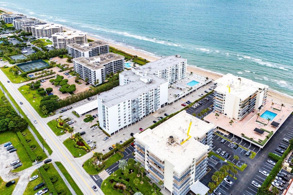 Image 32 of property listing at 3450 S Ocean Boulevard 111, Palm Beach, FL 33480