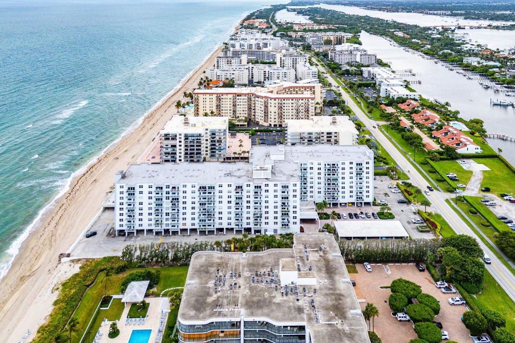 Image 33 of property listing at 3450 S Ocean Boulevard 111, Palm Beach, FL 33480