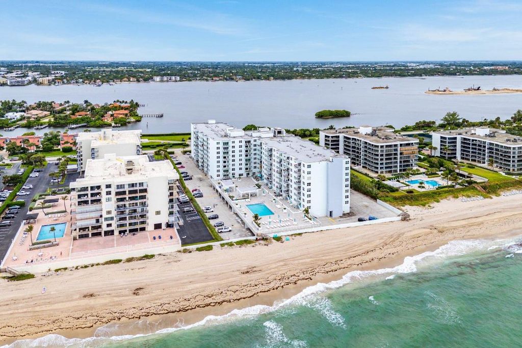 Image 35 of property listing at 3450 S Ocean Boulevard 111, Palm Beach, FL 33480