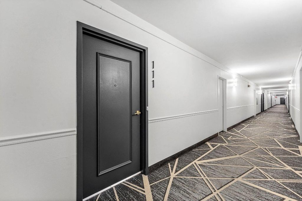 Image 4 of property listing at 3450 S Ocean Boulevard 111, Palm Beach, FL 33480