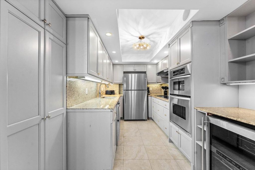 Image 8 of property listing at 3450 S Ocean Boulevard 111, Palm Beach, FL 33480