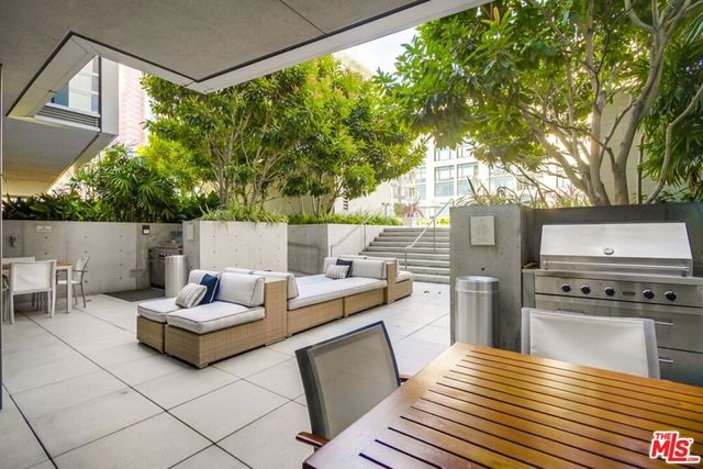 1155 S Grand Avenue 1111, Los Angeles, CA 90015