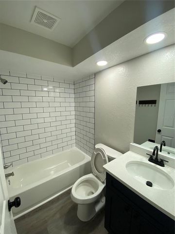 206 SAINT PETERSBURG DRIVE E, Oldsmar, FL 34677