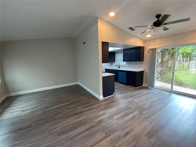 206 SAINT PETERSBURG DRIVE E, Oldsmar, FL 34677