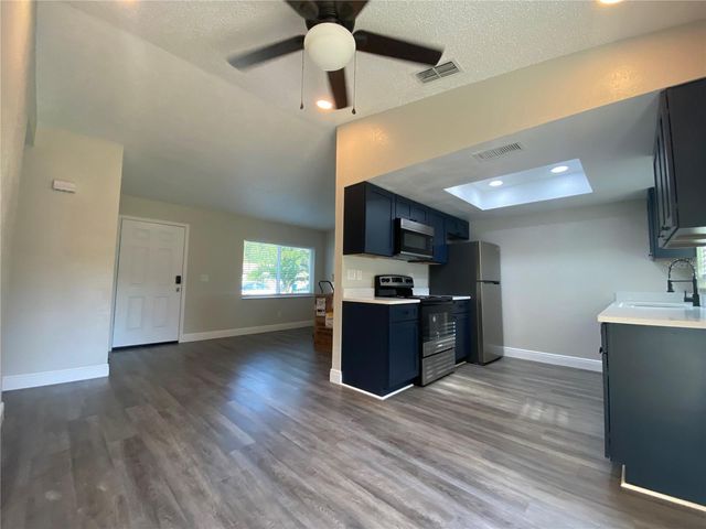 206 SAINT PETERSBURG DRIVE E, Oldsmar, FL 34677