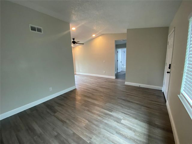 206 SAINT PETERSBURG DRIVE E, Oldsmar, FL 34677