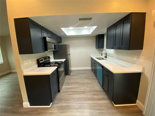 206 SAINT PETERSBURG DRIVE E, Oldsmar, FL 34677