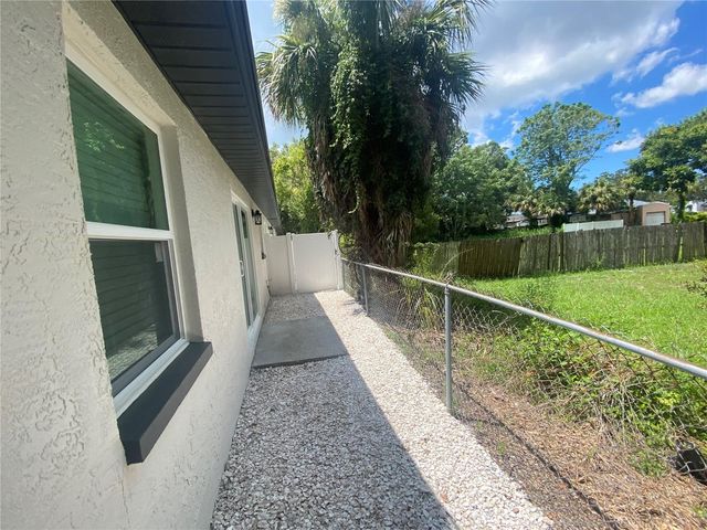 206 SAINT PETERSBURG DRIVE E, Oldsmar, FL 34677