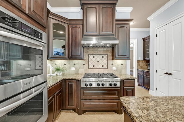 2304 Halls Creek Court, Friendswood, TX 77546