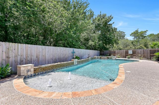 2304 Halls Creek Court, Friendswood, TX 77546