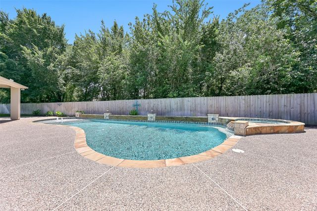 2304 Halls Creek Court, Friendswood, TX 77546