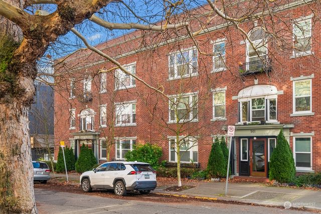 901 NE 43rd Street #207, Seattle, WA 98105