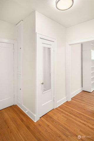 901 NE 43rd Street #207, Seattle, WA 98105
