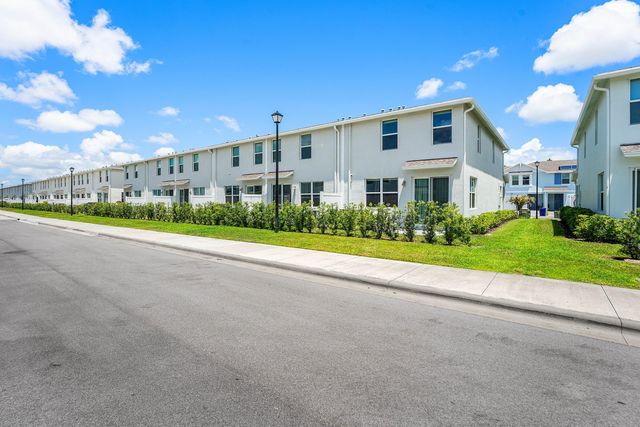 5739 SE Edgewater Circle, Stuart, FL 34997