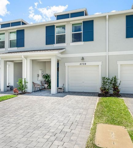 5739 SE Edgewater Circle, Stuart, FL 34997
