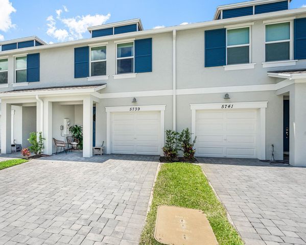 5739 SE Edgewater Circle, Stuart, FL 34997